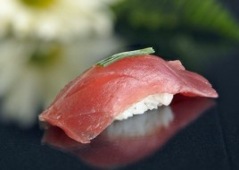 Maguro (Tuna) Nigiri (2 pcs)