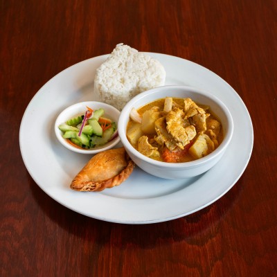 Yellow Curry Chicken with Rice / Curry Puff