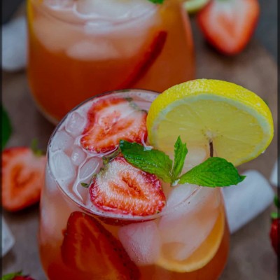 Strawberry lemon cider