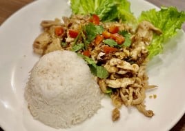 Khaw Kra-Thiem Gai (Chicken)