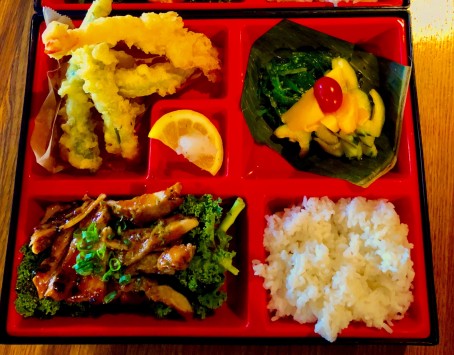 Momo Sushi & Grill Dinner Combo