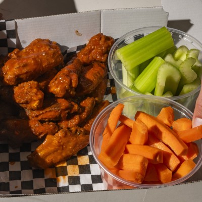 18 Pc Wings w/ Bucket of Veggies