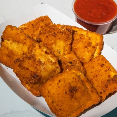 Fried Cheese Ravioli (8 pcs)