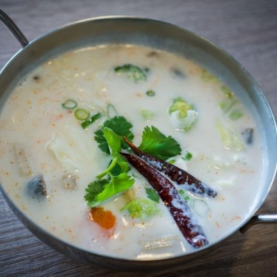 S2. Tom Kha