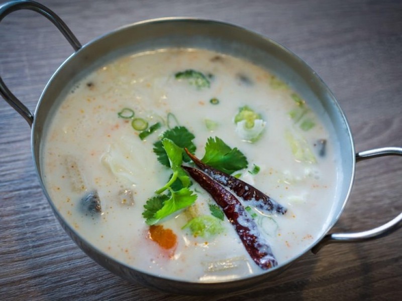 S2. Tom Kha