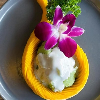 D2. Sweet Rice with Mango