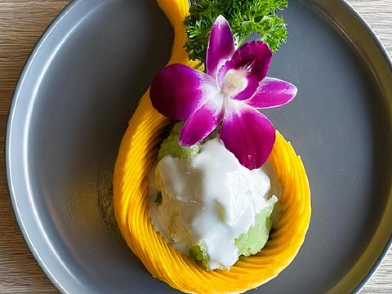 D2. Sweet Rice with Mango