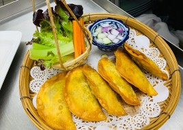 THAI CURRY PUFFS