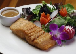 Grilled Salmon Salad