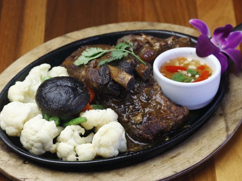 Sizzling Thai Braised Pork Ribs