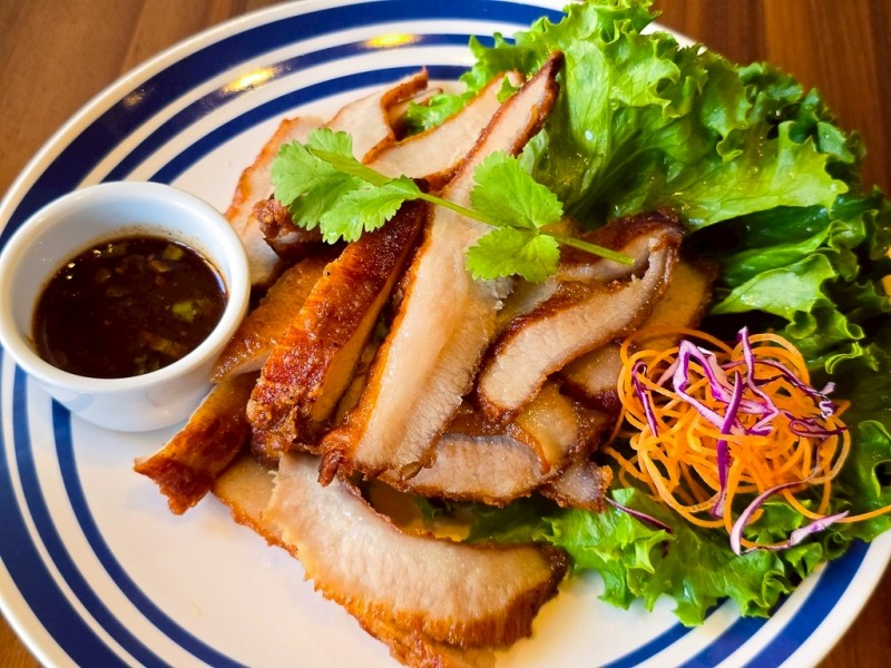 Fried Pork Jowl คอหมูทอด