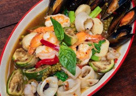 Seafood Pad Cha