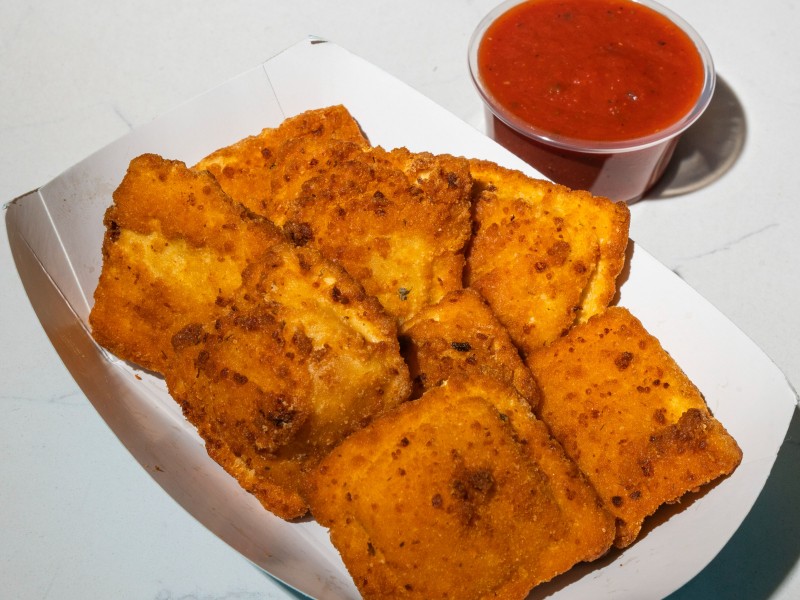Fried Cheese Ravioli (8 pcs)