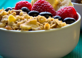 Fruit & Granola 
