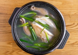 Samgye-tang (삼계탕)