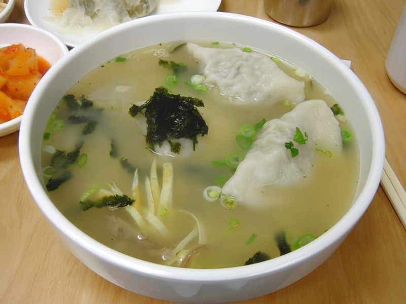 Dumpling Soup (만두국)