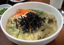 Dumpling and Sliced Rice Cake Soup (떡만두국)