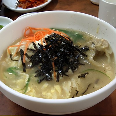 Dumpling and Sliced Rice Cake Soup (떡만두국)
