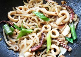 Spicy Squid w/Plain Udon (오징어우동볶음)