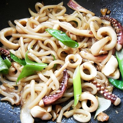 Spicy Squid w/Plain Udon (오징어우동볶음)