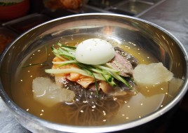 Cold Arrowroot Noodle Soup (칡물냉면)