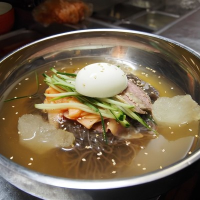 Cold Arrowroot Noodle Soup (칡물냉면)