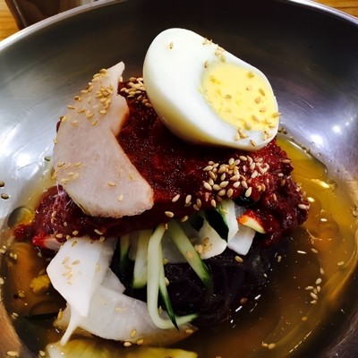  Cold Arrowroot Noodle w/ Spicy Sauce (칡비빔냉면)