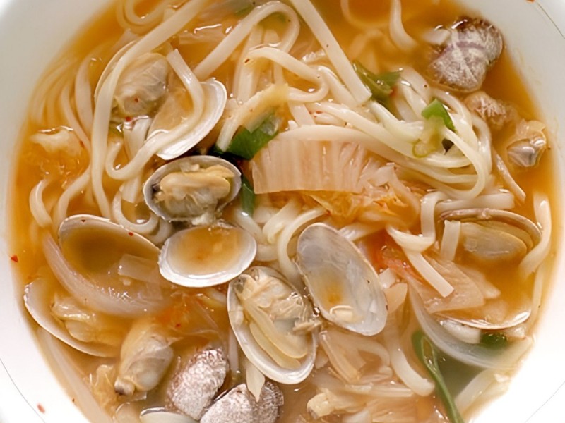 Kimchi Noodle Soup w/ clams (김치바지락칼국수)
