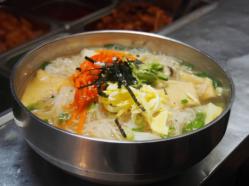 Noodle Soup with Vegetables (잔치국수)
