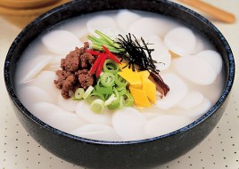 Sliced Rice Cake Soup (떡국)