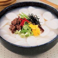 Dumpling and Rice Cake Soup (떡국/만두국)