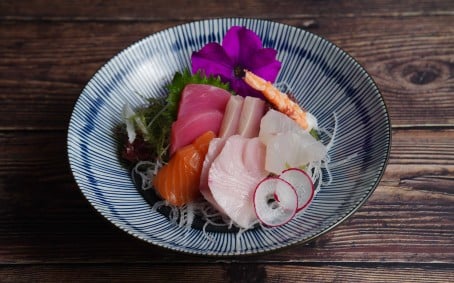 Rize Thai Sushi SASHIMI (5 Pieces)