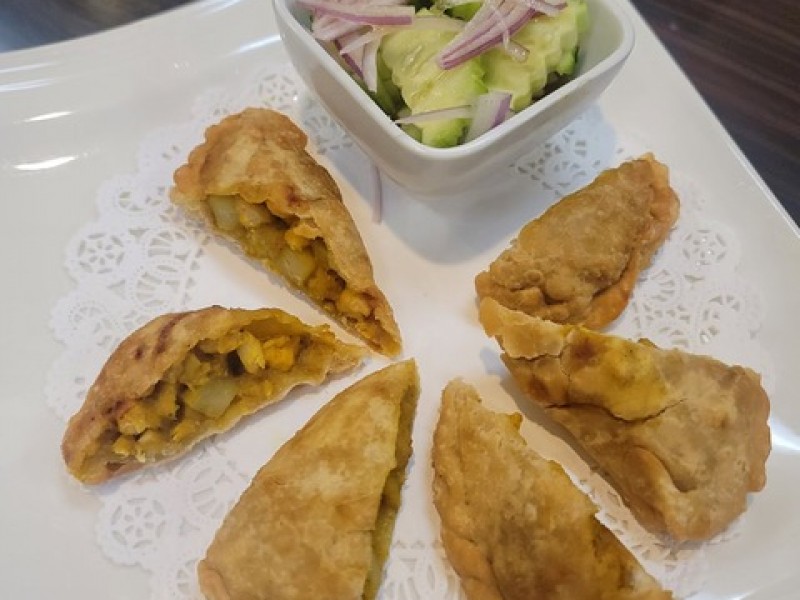 Yellow Chicken Curry Puff (4pcs)