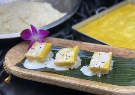 D-3 Sticky rice with thai custard