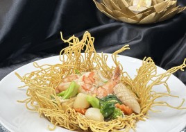 Bird’s nest with gravy sauce
