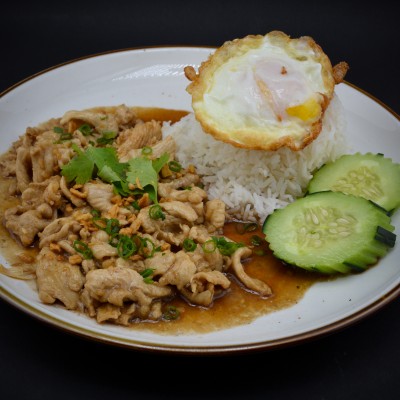Khao Gai Kratiam with Fried Egg Rice Plate