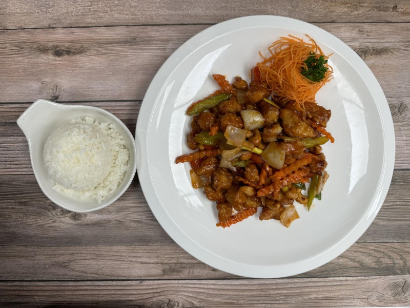Lum Thai Cashew Chicken
