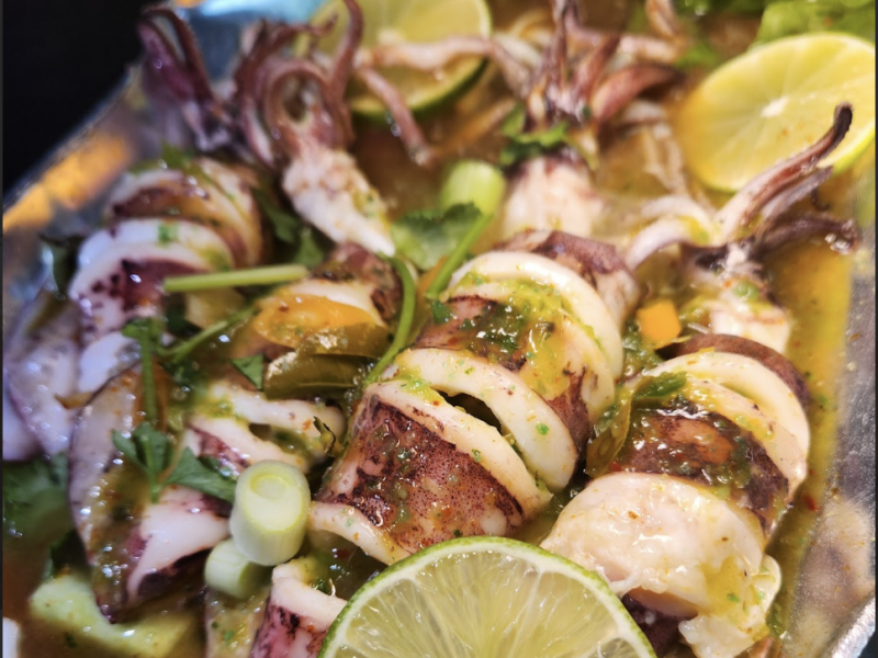 Steamed squid with egg and lemon chili sauce 