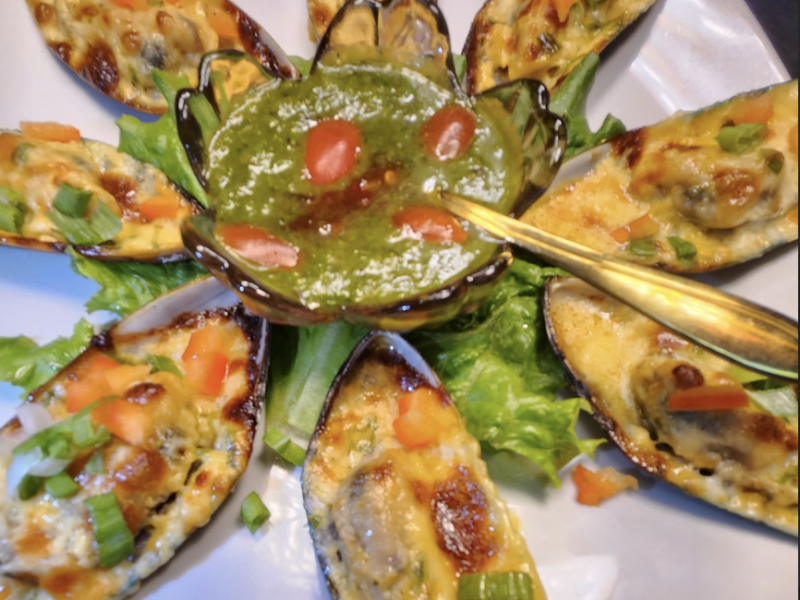 Baked New Zealand Mussels with Mozzarella Cheese