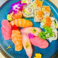 ASSORTED SUSHI / SASHIMI PLATE