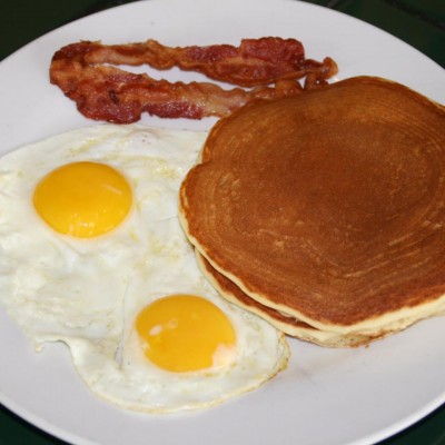 2 Eggs & 4 Bacon or 4 Sausage