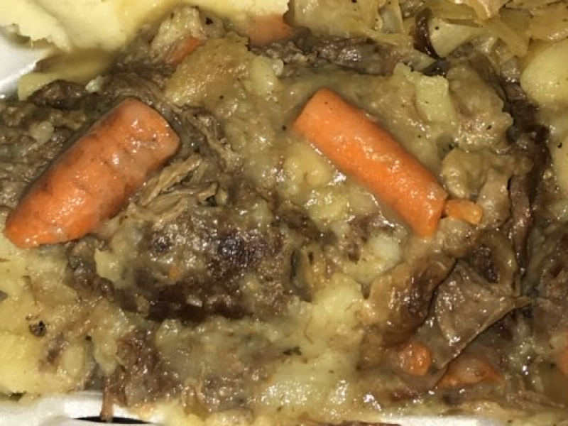 Pot Roast w/ Gravy, Potatoes & Carrots