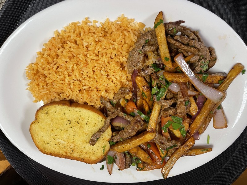 Lomo Saltado.