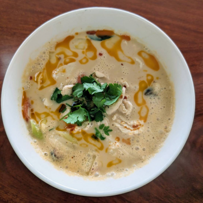 S2. Tom Kha