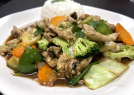 Pad Moo Nammun Hoy (Fried Pork)