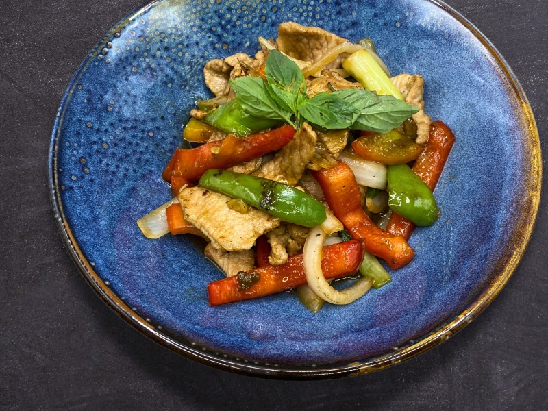CHILLI & BASIL LEAVES