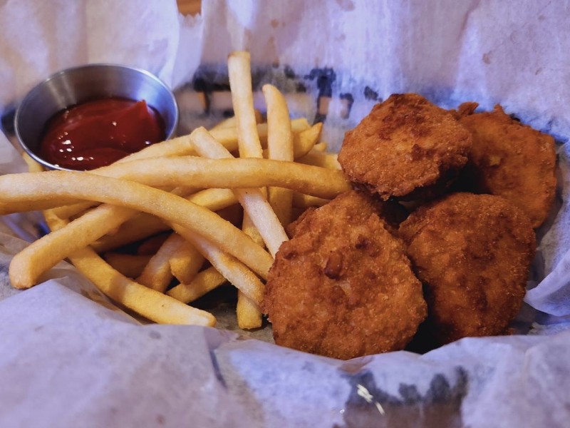 Chicken Nuggets w/ French Fries