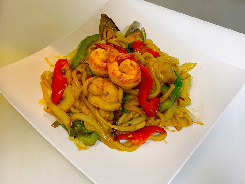 Stir-fried Spicy Seafood Noodle