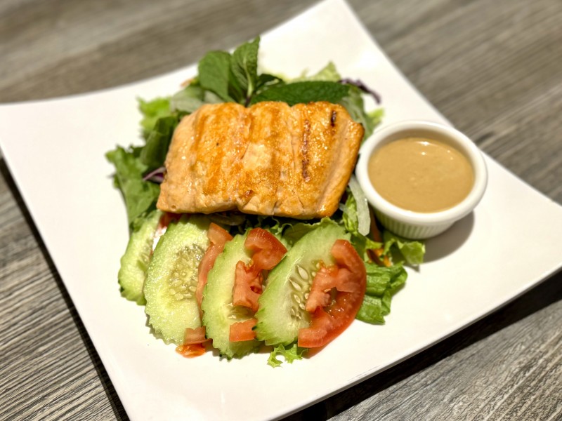 Grilled Salmon Salad