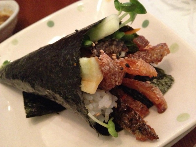 SALMON SKIN HANDROLL